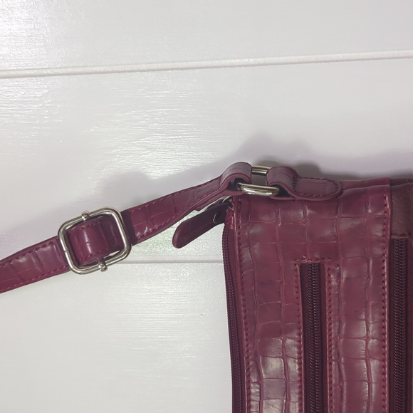 ♥️5/$25 Kim Rogers Maroon Multi Compartment Purse - Picture 4 of 7